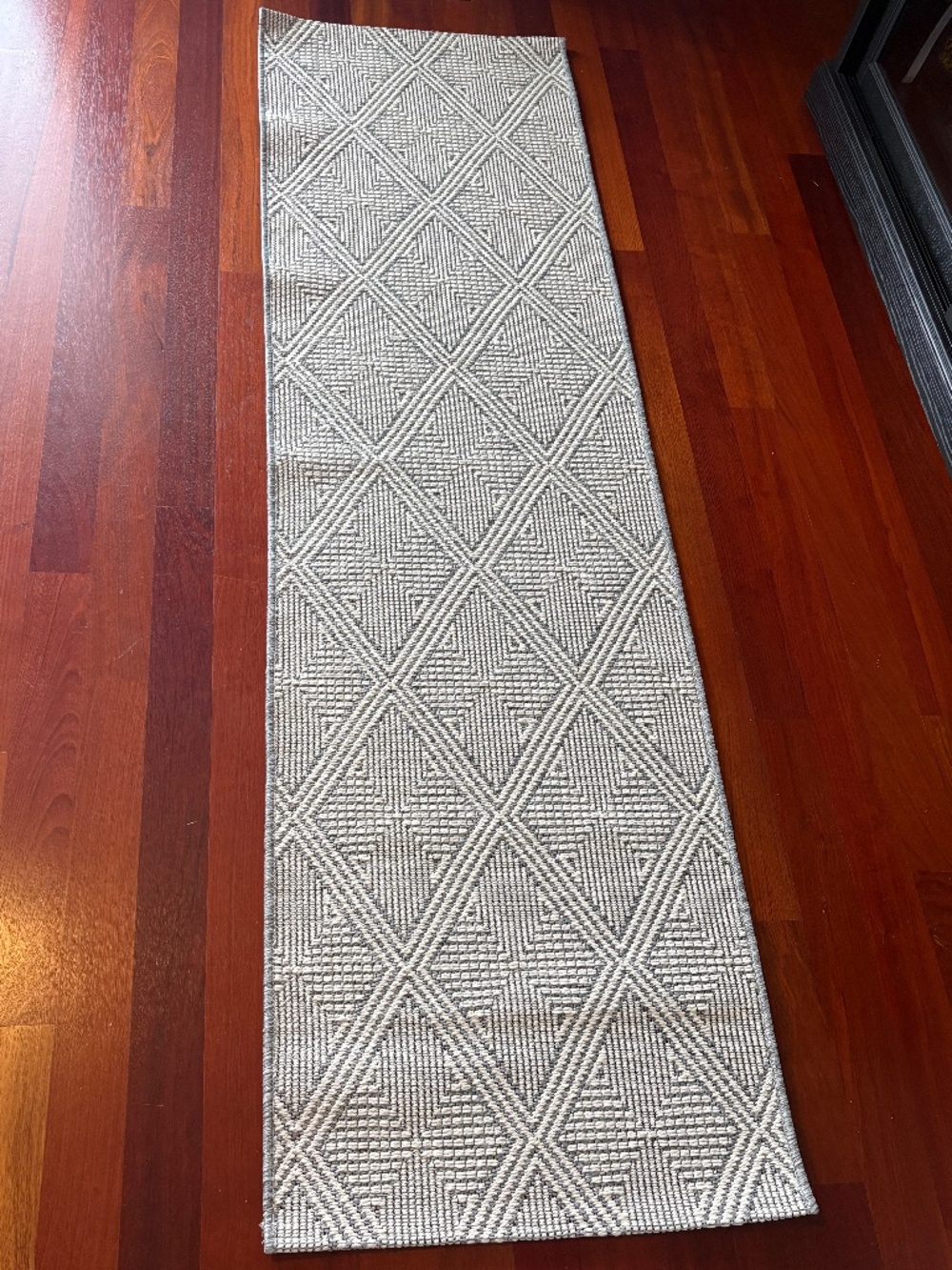 Modern Geometric Runner Rug - White/Gray